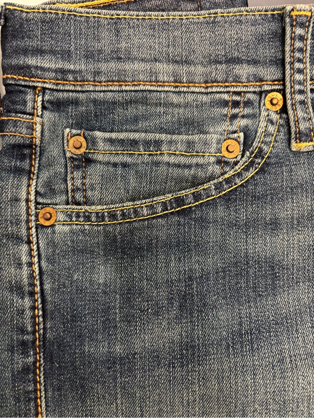 Levi's Men's W 31 L34 Skinny 510 Jeans in Medium Wash Blue - Picture 2 of 12